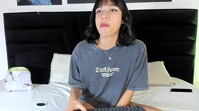 Snapshot of LiilithStonne chatting on 02/02/26, 12:37 LiilithStonne online show from 02/02/26, 12:37