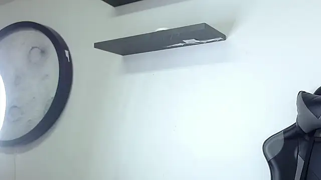 Nina-foxx online show from 12/18/25, 07:53