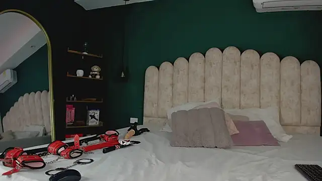 Lilith Russoo online show from 01/17/26, 01:49