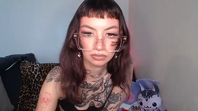 sugarthekitten online show from 11/15/25, 09:32