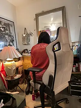 Snapshot of Motherbigbus chatting on 12/18/25, 01:33 Motherbigbus online show from 12/18/25, 01:33