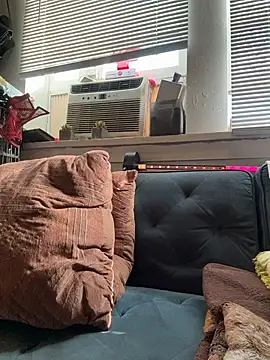 Motherbigbus online show from 12/21/25, 07:32