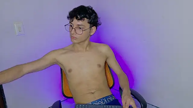 Snapshot of andrew_dann chatting on 11/25/25, 08:20 andrew dann online show from 11/25/25, 08:20