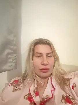 Snapshot of NaughtyClaudia_ chatting on 12/17/25, 09:21 NaughtyClaudia online show from 12/17/25, 09:21