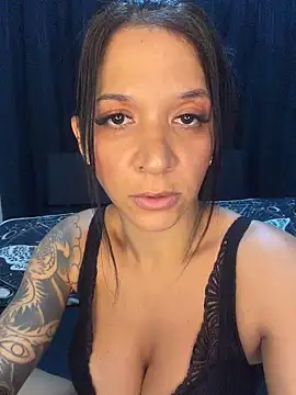 Snapshot of biadominatrix chatting on 06/11/26, 12:32 biadominatrix online show from 06/11/26, 12:32