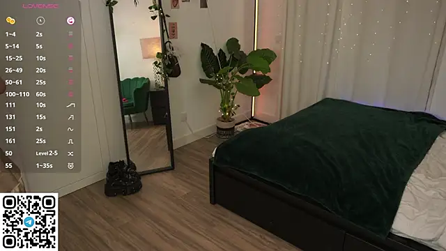 Snapshot of SoftSunday chatting on 11/26/25, 03:40 SoftSunday online show from 11/26/25, 03:40