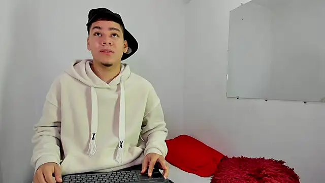 Lucastorrez01 online show from 02/16/26, 06:20