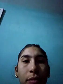 Snapshot of skinnyrox chatting on 11/17/25, 03:12 skinnyrox online show from 11/17/25, 03:12