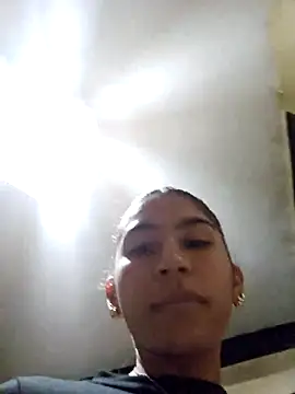 Snapshot of skinnyrox chatting on 11/21/25, 02:32 skinnyrox online show from 11/21/25, 02:32