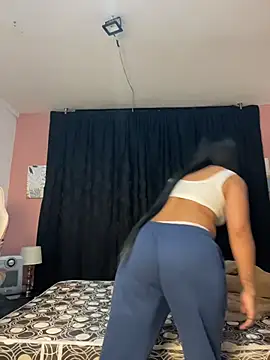 Sophie wyld online show from 12/18/25, 12:27