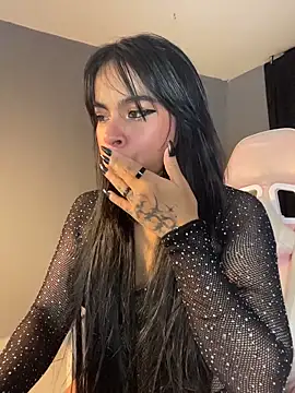 Sophie wyld online show from 12/20/25, 12:51