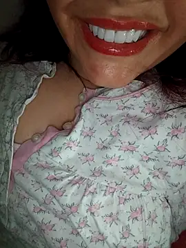 Snapshot of Virginass2000 chatting on 11/20/25, 02:12 Virginass2000 online show from 11/20/25, 02:12