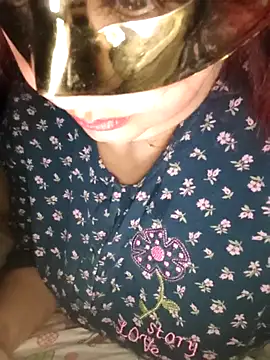 Snapshot of Virginass2000 chatting on 11/22/25, 02:21 Virginass2000 online show from 11/22/25, 02:21