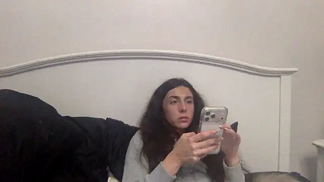 Snapshot of sometimesmiachristina chatting on 12/18/25, 10:43 sometimesmiachristina online show from 12/18/25, 10:43