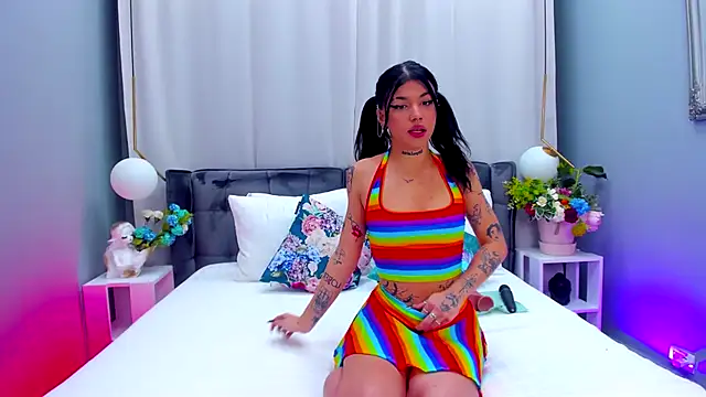 Snapshot of YasminWild chatting on 11/26/25, 04:46 YasminWild online show from 11/26/25, 04:46