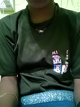 Snapshot of Menka_cut34 chatting on 12/19/25, 01:12 Menka cut34 online show from 12/19/25, 01:12