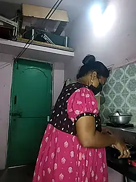 Snapshot of Tamil_devagi chatting on 02/12/26, 06:52 Tamil devagi online show from 02/12/26, 06:52