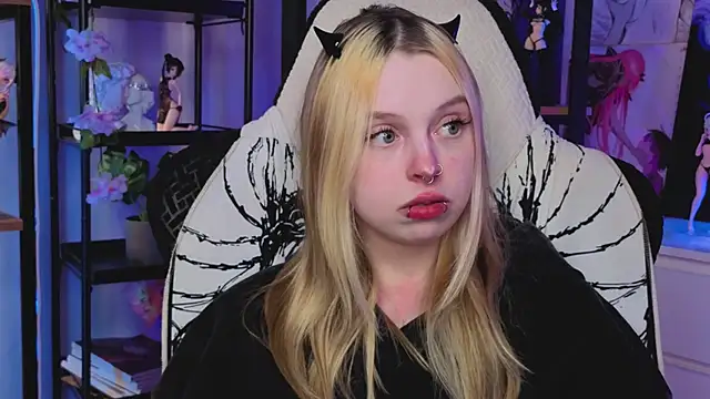 ElvenQueen online show from 12/05/25, 04:03