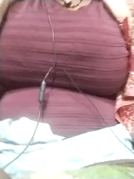 Snapshot of CUTE_123X chatting on 12/05/25, 04:14 CUTE 123X online show from 12/05/25, 04:14