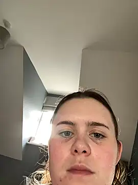 Snapshot of Blonde_Bunny chatting on 01/17/26, 10:42 Blonde Bunny online show from 01/17/26, 10:42