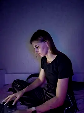 carolinakis  online show from 12/02/25, 08:37