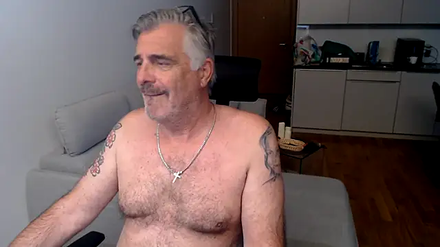 Snapshot of Buidapest chatting on 11/19/25, 09:20 Buidapest online show from 11/19/25, 09:20