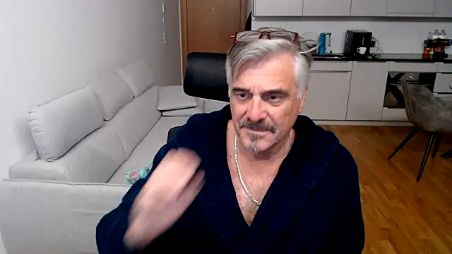 Snapshot of Buidapest chatting on 11/22/25, 04:11 Buidapest online show from 11/22/25, 04:11