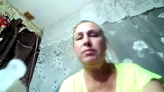 Kissingyouu online show from 11/18/25, 06:40