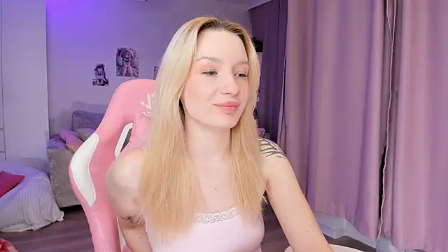 Tiffany Paw online show from 12/15/25, 03:00