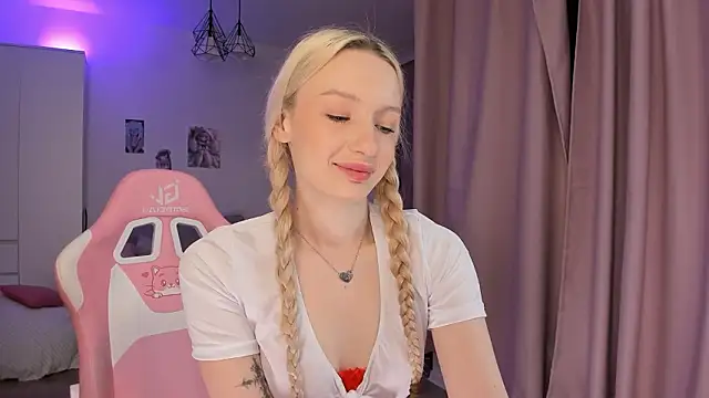 Tiffany Paw online show from 03/17/26, 03:33