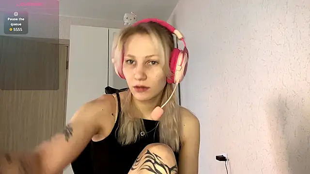 Snapshot of FoxySable chatting on 11/24/25, 08:14 FoxySable online show from 11/24/25, 08:14