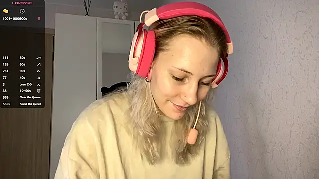 Snapshot of FoxySable chatting on 11/29/25, 08:28 FoxySable online show from 11/29/25, 08:28