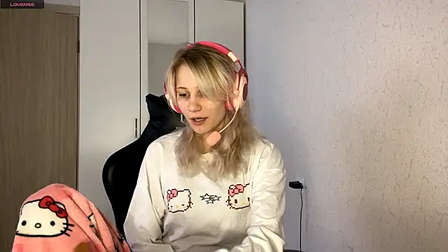 Snapshot of FoxySable chatting on 11/30/25, 09:35 FoxySable online show from 11/30/25, 09:35