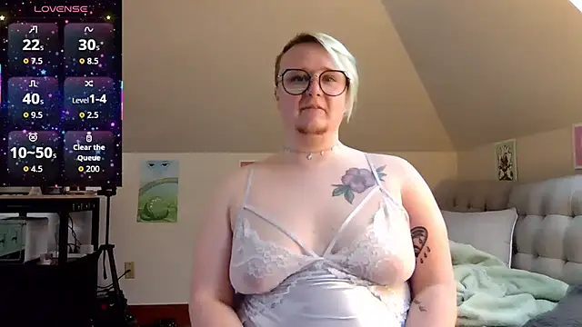 Snapshot of queerlyjaz chatting on 04/21/26, 05:50 queerlyjaz online show from 04/21/26, 05:50