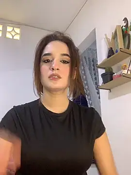 Snapshot of Esmeralda4 chatting on 12/05/25, 08:38 Esmeralda4 online show from 12/05/25, 08:38