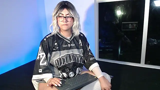 Snapshot of miss_jas11 chatting on 02/21/26, 06:58 miss jas11 online show from 02/21/26, 06:58