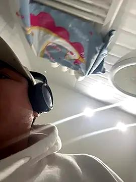 Pelotas2000 online show from 11/17/25, 02:17