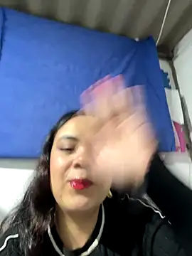 Snapshot of VioleeSaenz chatting on 11/25/25, 05:29 VioleeSaenz online show from 11/25/25, 05:29