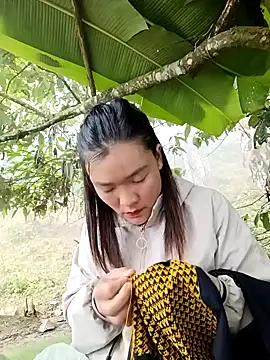 meomeo-00 online show from 12/18/25, 02:39