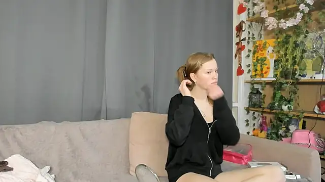 KarieBowery online show from 11/28/25, 08:33