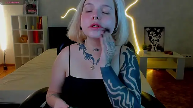 shadow  purrr online show from 11/19/25, 01:38