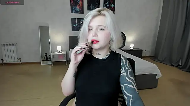 shadow  purrr online show from 11/26/25, 01:28