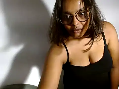 raveena hot online show from 12/21/25, 12:34