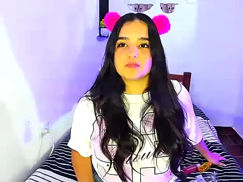 Babyhoney18 online show from 11/18/25, 01:00