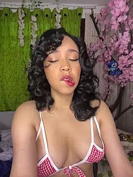 Esmerald 1111 online show from 04/14/26, 10:10