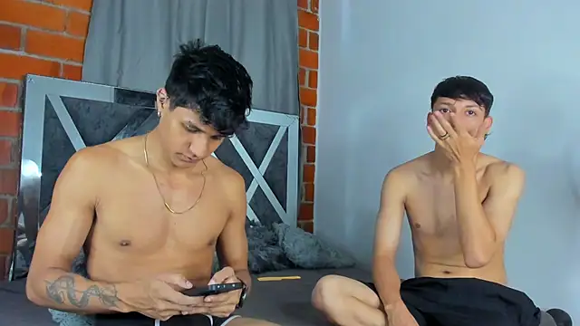 MaelSebasAndRobert1 online show from 12/18/25, 05:52