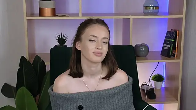 CamillaGebel online show from 11/18/25, 05:17