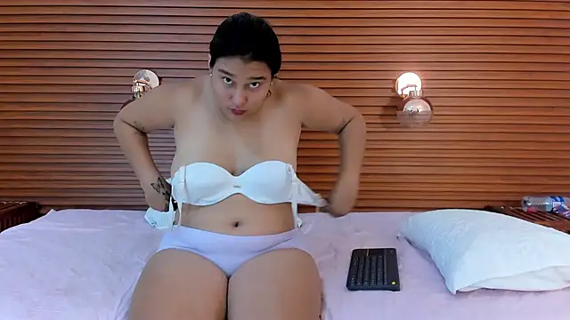 nathaly matheo online show from 12/22/25, 01:19