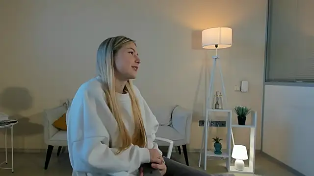 LaunaStrate online show from 11/20/25, 05:40