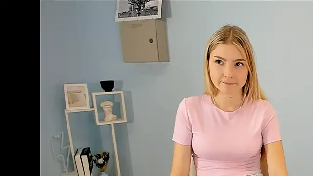 LaunaStrate online show from 11/23/25, 07:19